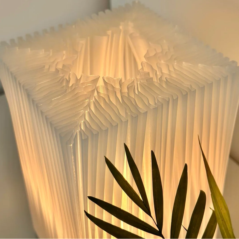 3D-gedruckte Tischlampe – Geripptes PLA Design